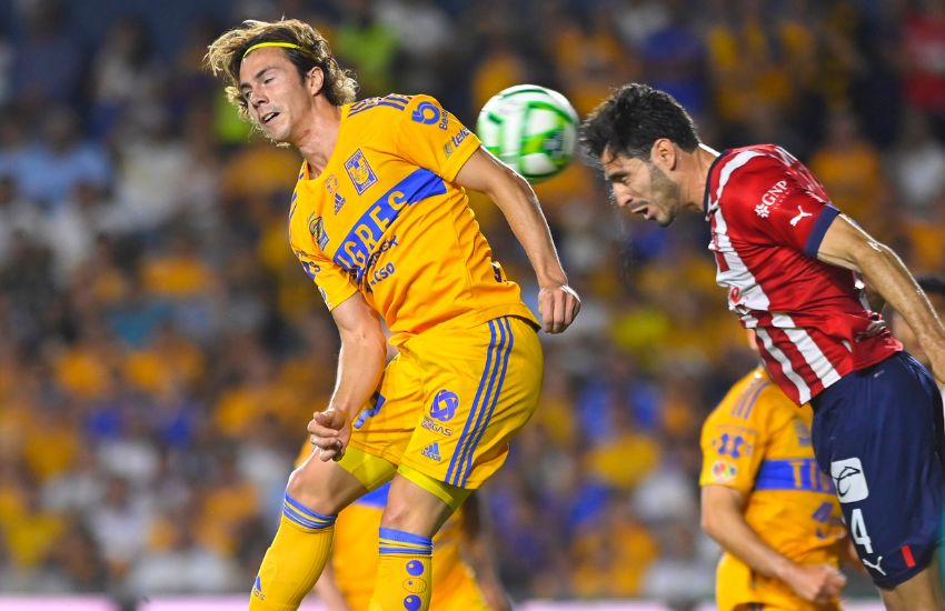 Tigres y Chivas empataron sin goles en la final de ida del fútbol de