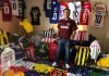 PASIÓN POR EL FÚTBOL: Periodista tiene 219 camisas de equipos y selecciones nacionales