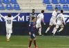 Varane evitó que el Real Madrid volviera a tropezar en la Liga Española, marcó dos goles y vencieron al Huesca