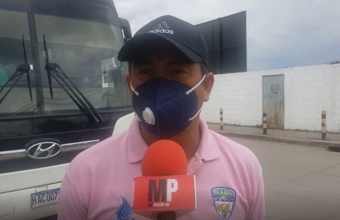 El entrenador del Real de Minas, Reynaldo Tilguath