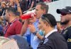 “Tota” Medina después de ser expulsado miró el partido en Sol y celebró el título con los hinchas de populares