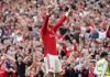 Cristiano Ronaldo fue recibido entre aplausos en su retorno al Manchester United