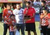 Alajuelense y Puntarenas realizan emotivo homenaje a Roger Rojas