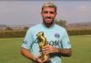 Agustín Auzmendi recibió el trofeo de máximo goleador de la Copa Centroamericana de Concacaf