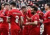 Liverpool vence al Brighton y lucha en la cima de la Premier League