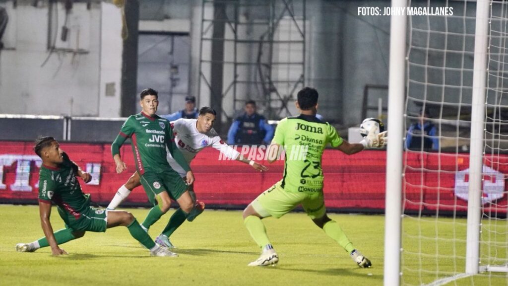 Pedro Troglio no se confía y no se siente campeón. Acá el gol de Michael Chirinos.