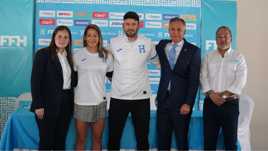 Presentan a Mario Abadía como nuevo técnico de la Selección Femenina de Honduras.