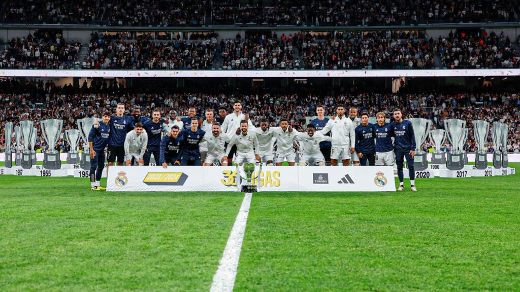 Real Madrid festeja título goleando 5-0 al Alavés. Acá la foto con la Copa.