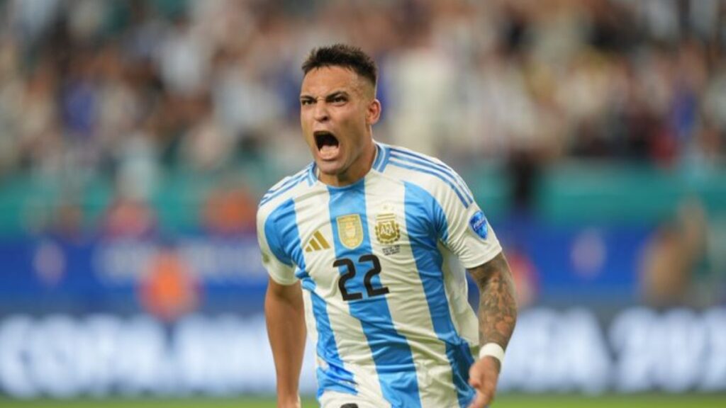 Argentina derrotó a Perú y clasificó con tres triunfos a cuartos de final de la Copa América