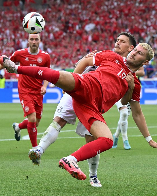 Dinamarca decepciona y empata con Eslovenia en su debut en la Euro.