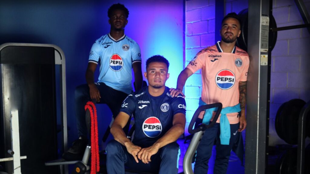 En presentación de nuevas camisas de Motagua, Diego Vázquez pide un refuerzo para el torneo Apertura y la Copa Centroamericana de Concacaf 