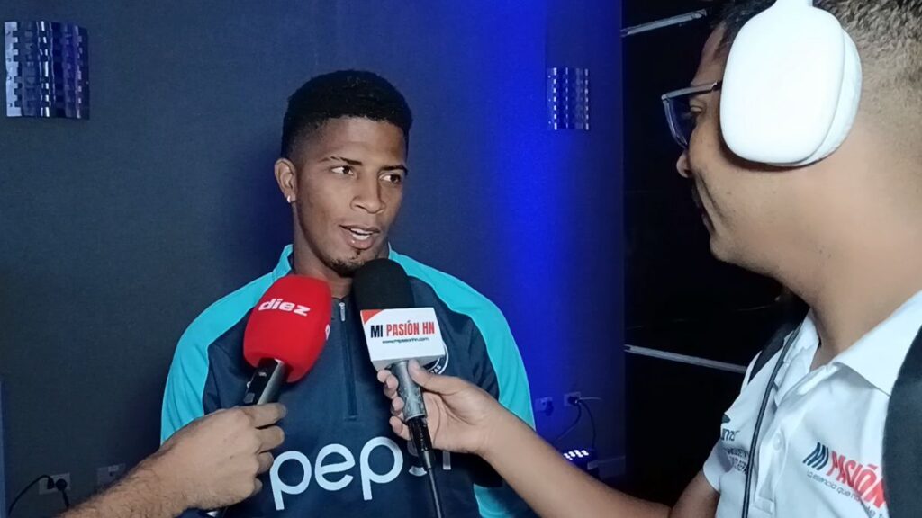 Jorge Serrano sin dudarlo: “Adalberto Carrasquilla es el mejor mediocampista de Centroamérica”.