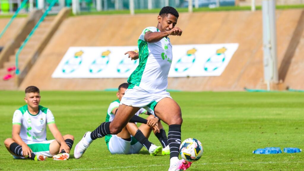 Santos presenta al “Choco” Lozano como nuevo jugador del club.