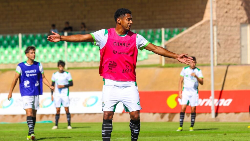 Santos presenta al “Choco” Lozano como nuevo jugador del club.