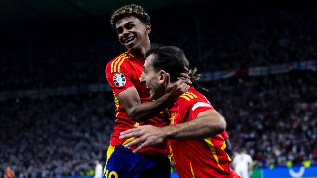 España derrota 2-1 a Inglaterra y se coronó campeón de la Eurocopa.