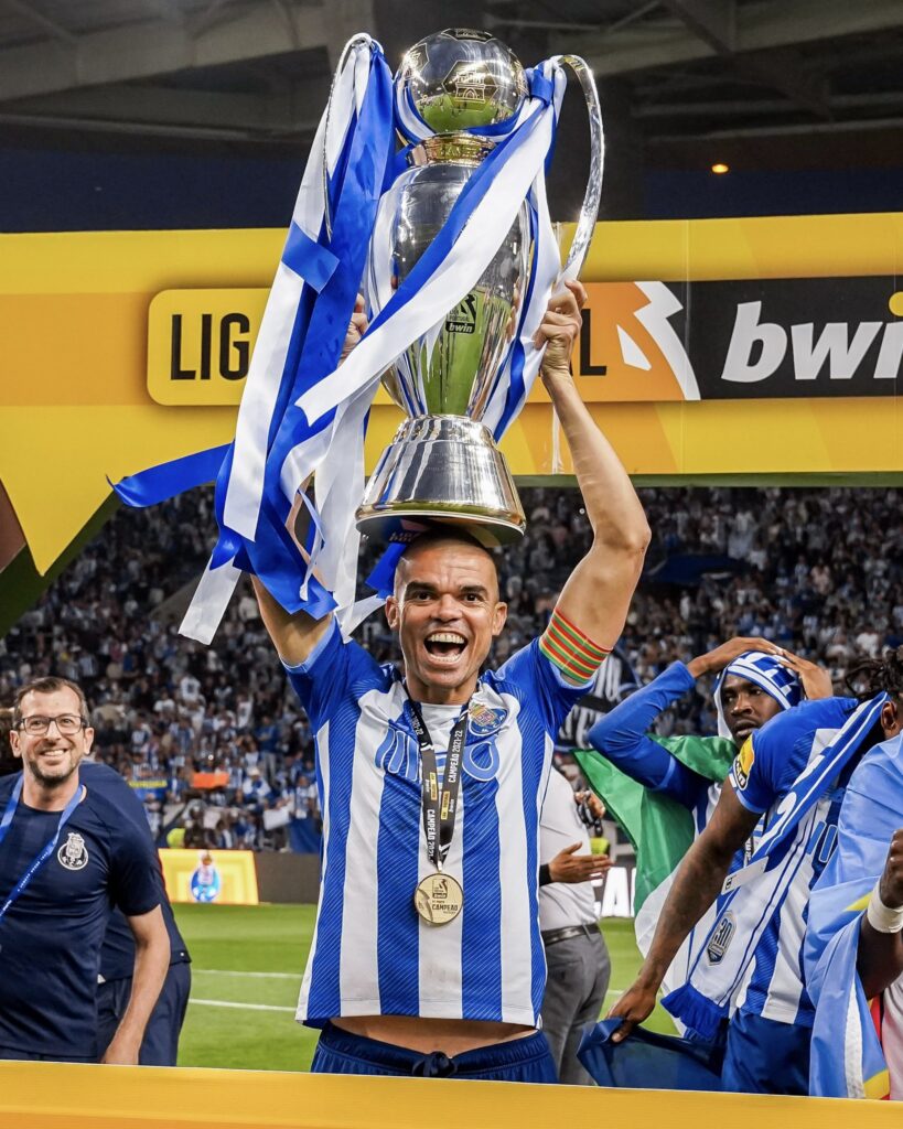 Oporto confirma que Pepe no seguirá en el club.