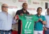 Juan Anangonó fue presentado como nuevo jugador de Marathón