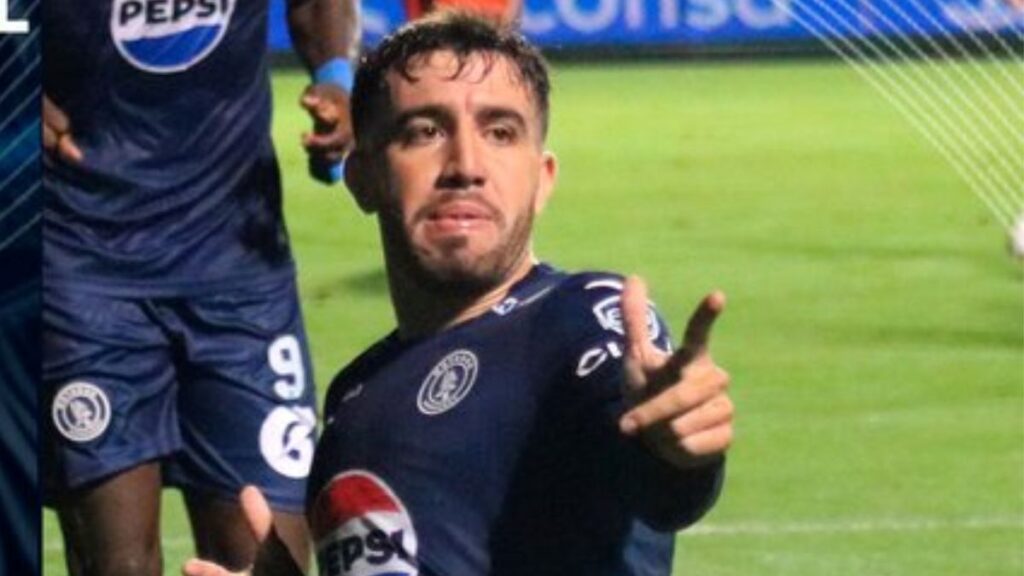 Agustín Auzmendi tras marcar hat-trick ante UPN: “Estoy feliz, siempre es bonito marcar”.