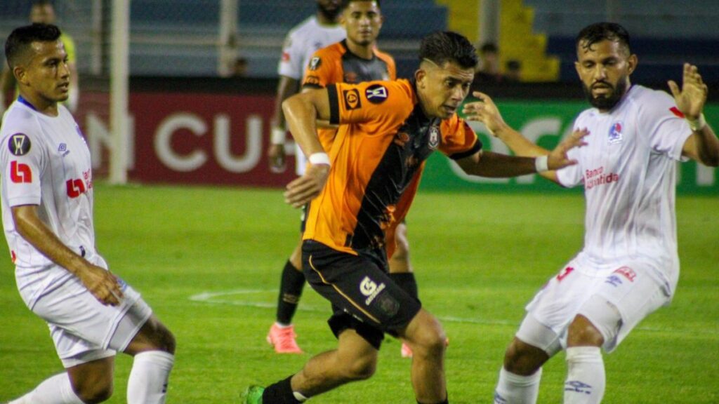 Jerry Bengtson se presiona: “Sería fracaso si no logramos sella el pase en la Copa Centroamericana”.