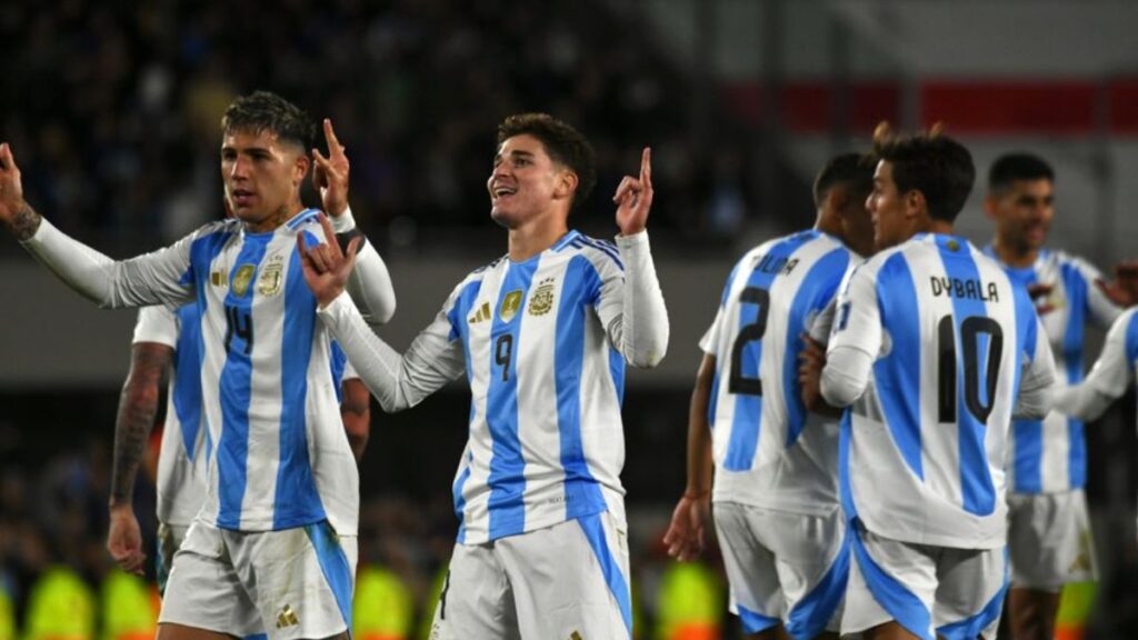 Argentina goleó a Chile y también despidió a Ángel Di María.