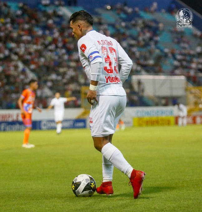 Chirinos sobre la posible salida de Troglio: “La obligación de Olimpia es ganar los títulos esté quien esté”