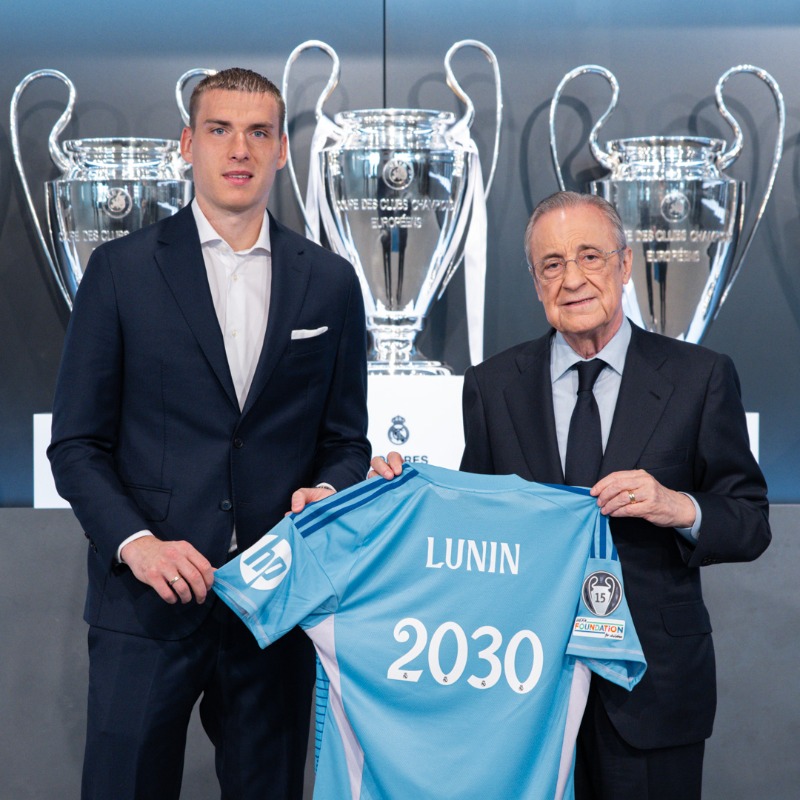 Portero Lunin renueva contrato con Real Madrid hasta el 2030