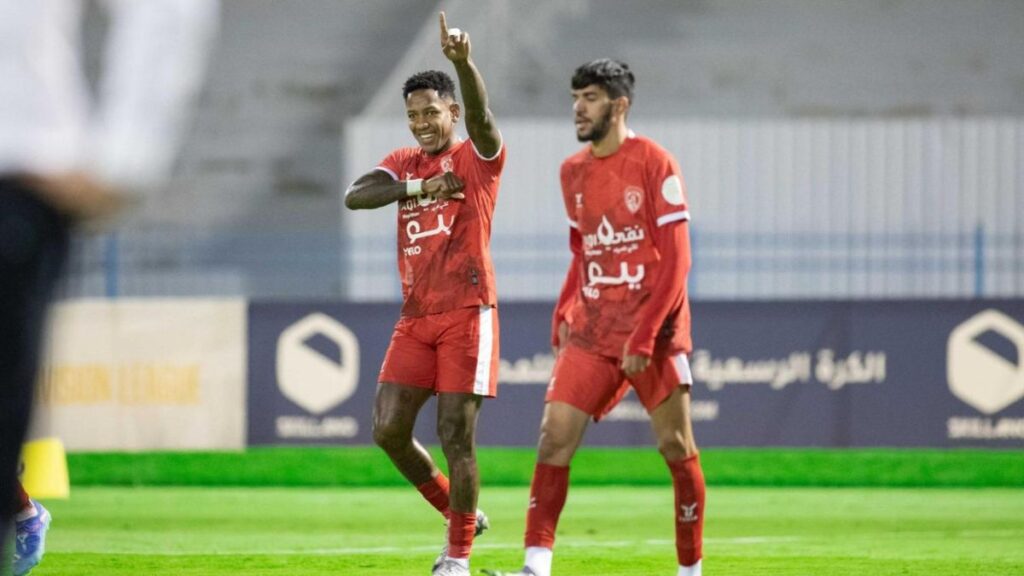 Romell Quioto marca doblete en empate del Al Arabi SC ante Al Jabalain.