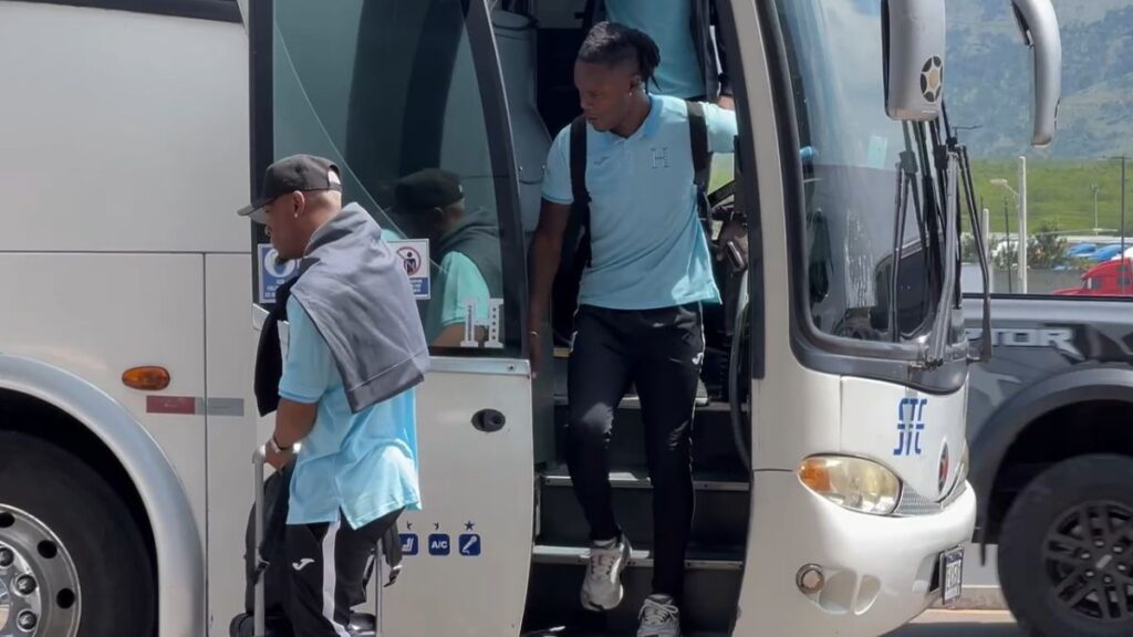 Selección de Honduras viaja a Guayana Francesa sin David Ruiz que se sufrió lesión en el último entreno