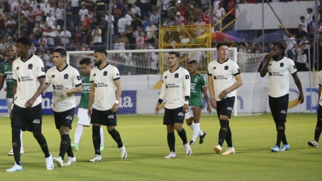 Michaell Chirinos queda fuera de la Selección de Honduras por lesión en la rodilla derecha