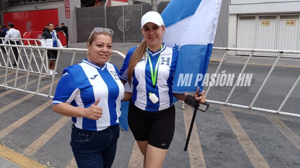 Noche fría pero siempre acompañada por su gente estará la Selección de Honduras en Toluca