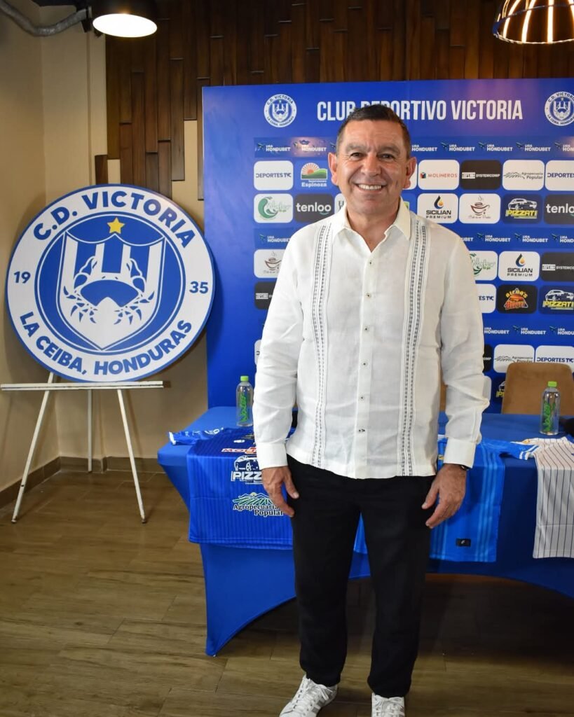 David Patiño es presentado como nuevo técnico del Victoria: “Quiero hacer un equipo protagonista”