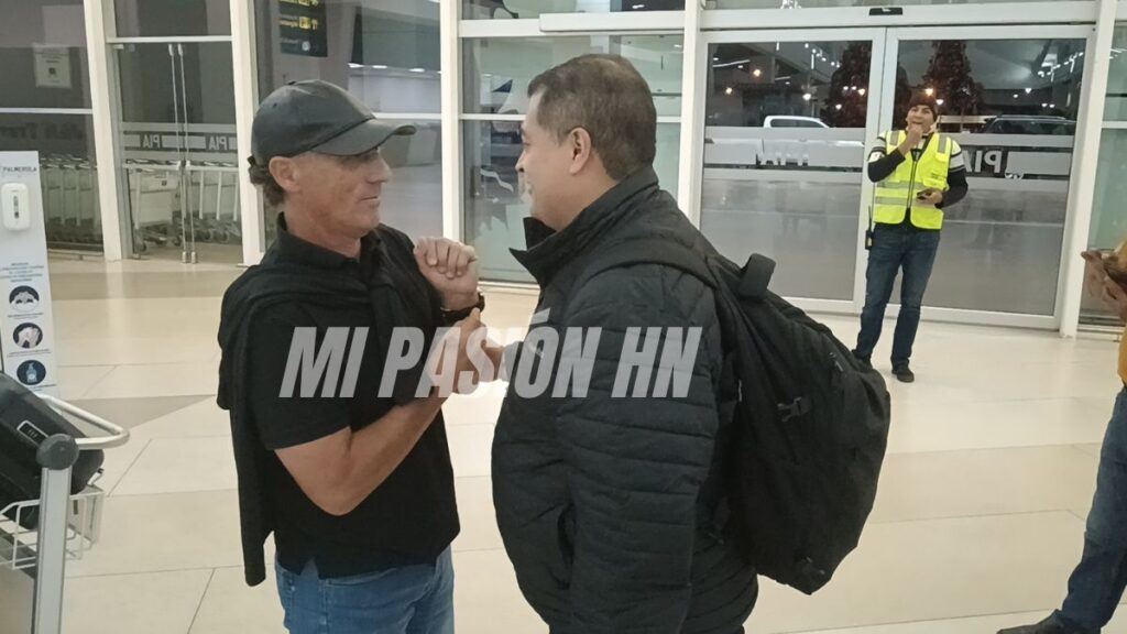 Pedro Troglio viajó esta madrugada hacia Argentina y le dijo adiós a Olimpia