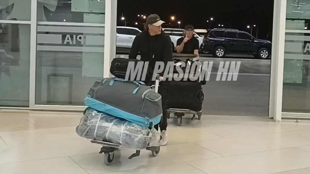 Pedro Troglio viajó esta madrugada hacia Argentina y le dijo adiós a Olimpia