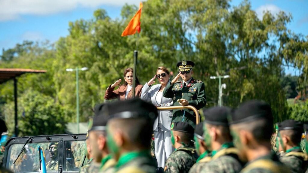 Mandataria Castro lidera ceremonia de celebración del 199 aniversario del Ejército