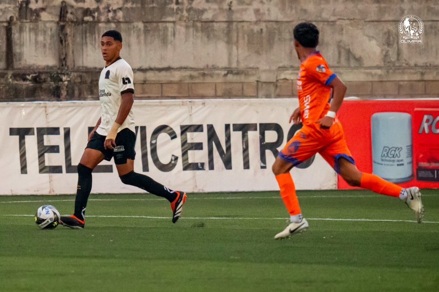 Olimpia derrota a Lobos de UPN en debut del técnico Eduardo Espinel