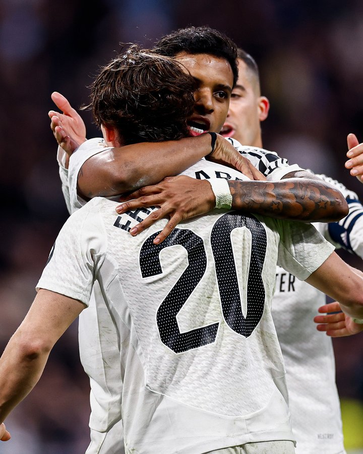 Real Madrid golea a La Palmas y es líder de la Liga de España