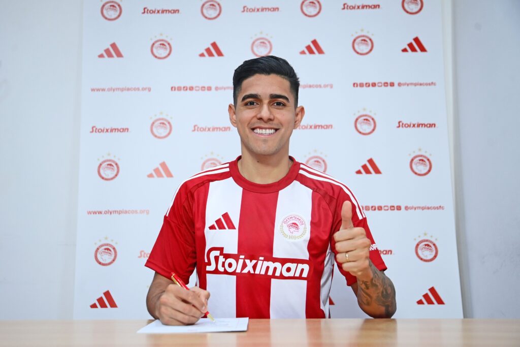 Luis Palma presentado como nuevo jugador del Olympiacos de Grecia