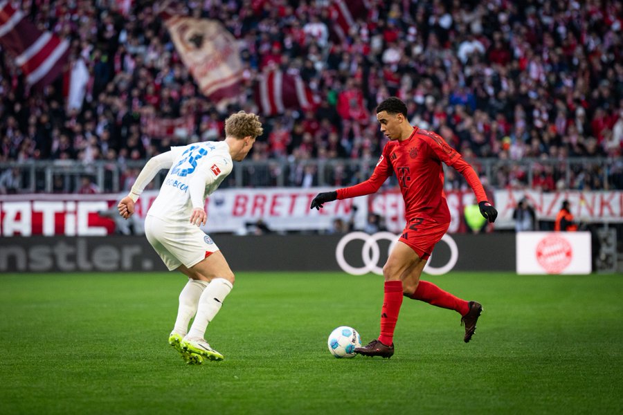 Bayern Múnich derrotó Holstein y sigue líder en la Bundesliga