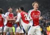 Arsenal derrota de visita al Leicester City y persigue de cerca al Liverpool