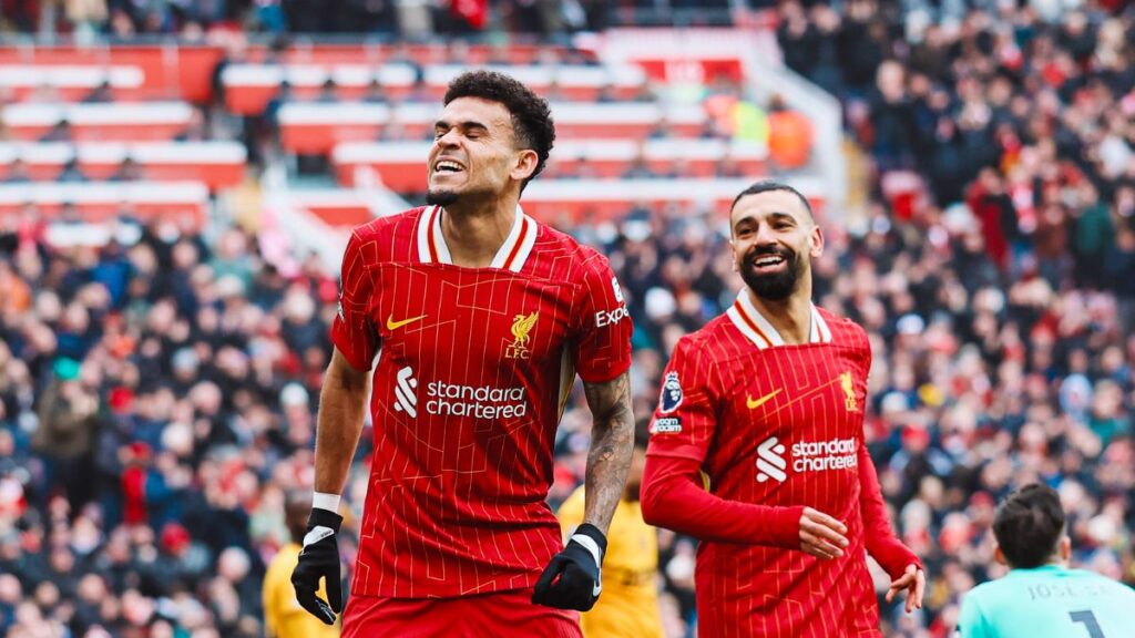 Liverpool derrotó al Wolverhampton y se mantiene líder solitario de la Premier League