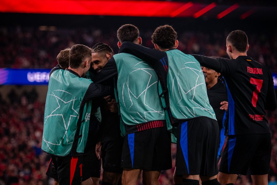 Barcelona con 10 jugadores derrota al Benfica en Portugal en la ida de octavos de Champions