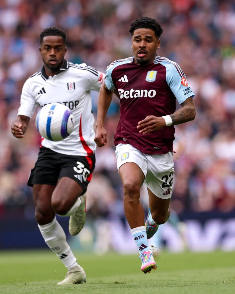 Aston Villa venció al Everton y lucha por clasificar a la próxima Champions League