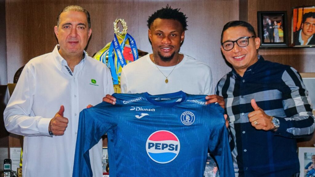 Ricky Zapata renueva contrato con Motagua