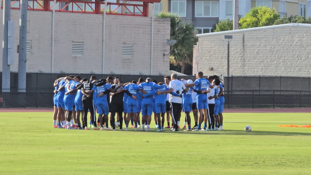 Honduras realizó su primer entrenamiento en Houston, Texas con el objetivo derrotar a El Salvador