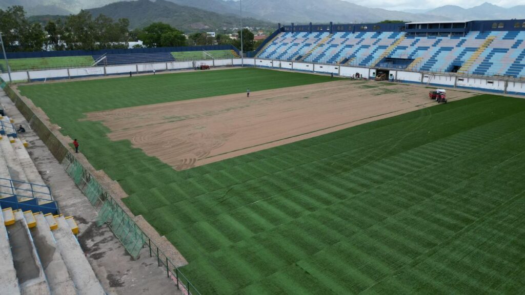 Condepor muestra avances del estadio Juan Ramón Brevé de Juticalpa