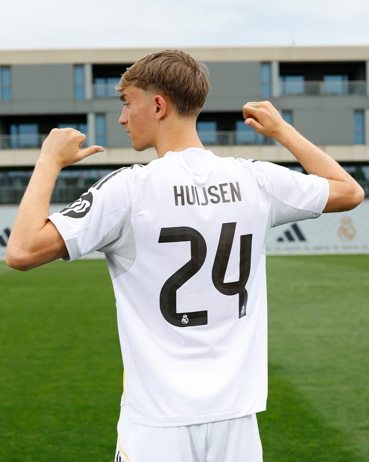 Xabi Alonso da la bienvenida a Dean Huijsen