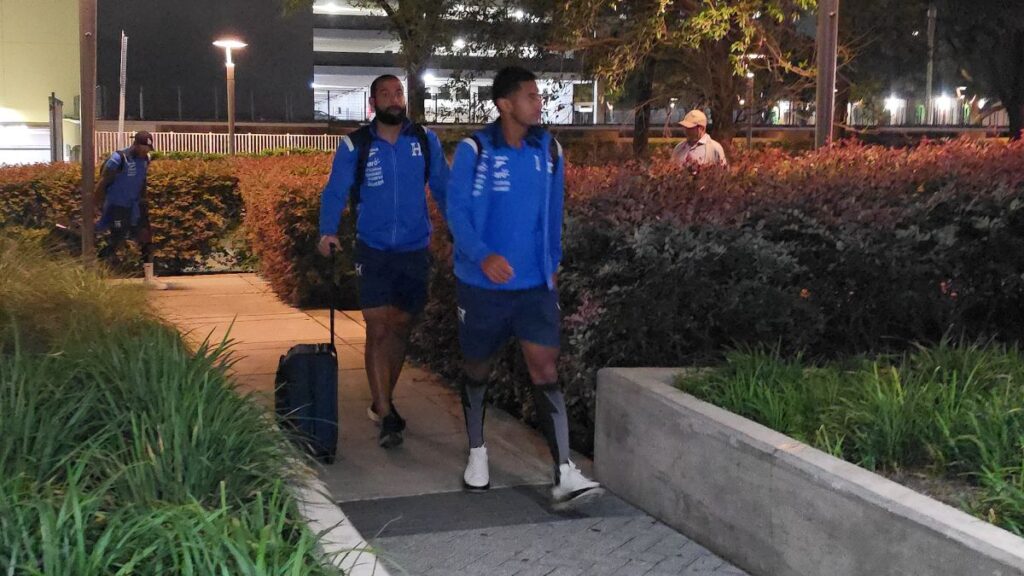 Selección de Honduras llega a Houston con el objetivo de levantar su imagen ante El Salvador