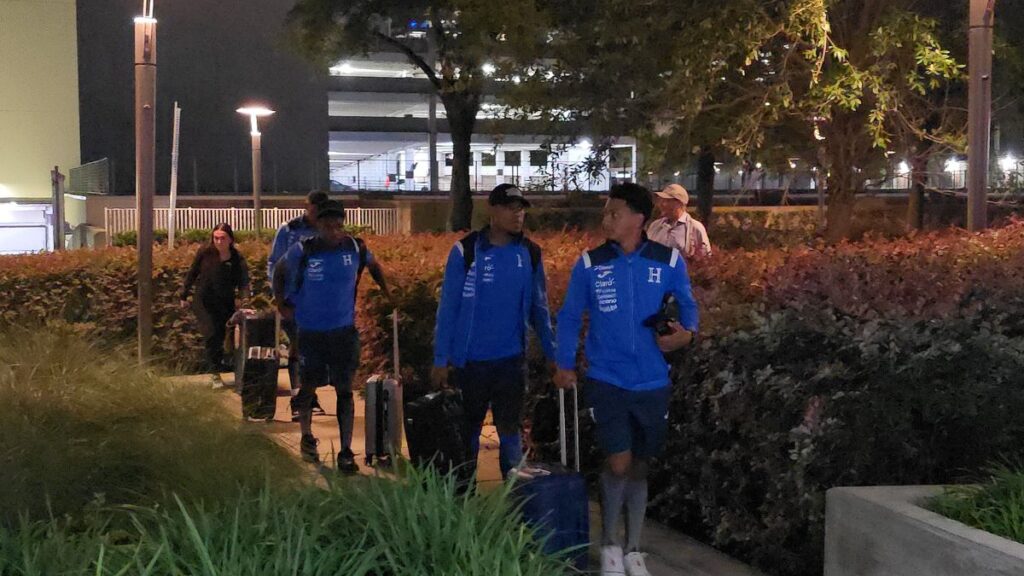 Selección de Honduras llega a Houston con el objetivo de levantar su imagen ante El Salvador