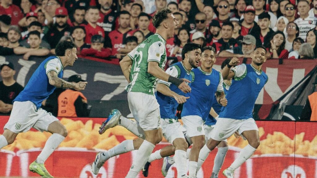 Banfield de Pedro Troglio derrotó a Newell's con doblete de Rodrigo Auzmendi