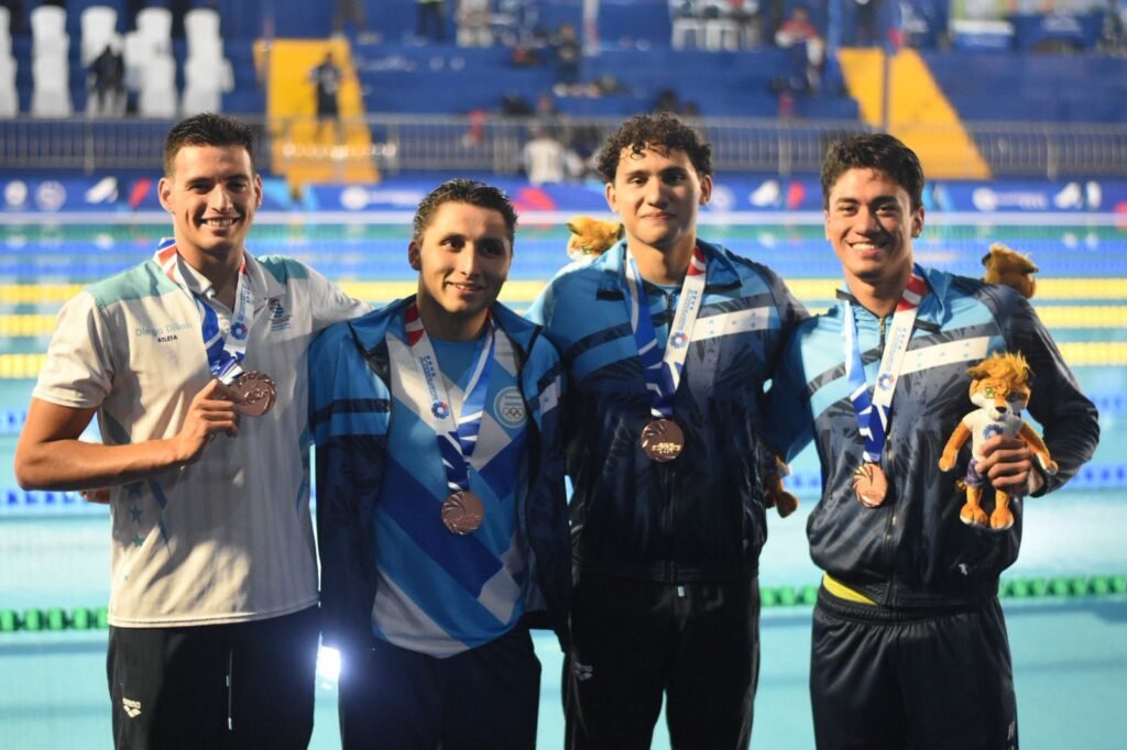 Honduras gana medalla de oro y plata en 100 metros libres de natación en Juegos Centroamericanos